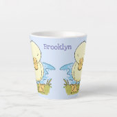 Cute yellow baby ducking cartoon illustratie latte mok (Voorkant)