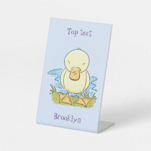 Cute yellow baby ducking cartoon illustratie reclamebord met voetstuk