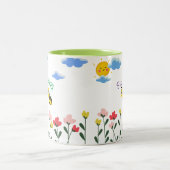 Cute Yellow Bee zittend op bloemen Tweekleurige Koffiemok (Center)