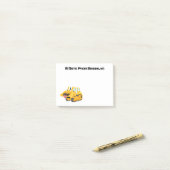 Cute yellow bulldozer cartoon post-it® notes (Op bureau)