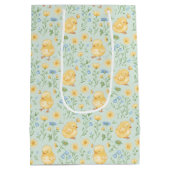 Cute Yellow Chicks and Flowers Pattern Medium Cadeauzakje (Achterkant)