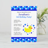 Cute Yellow Ducky Blue Polka Dots Birthday Invite Kaart (Staand voorkant)