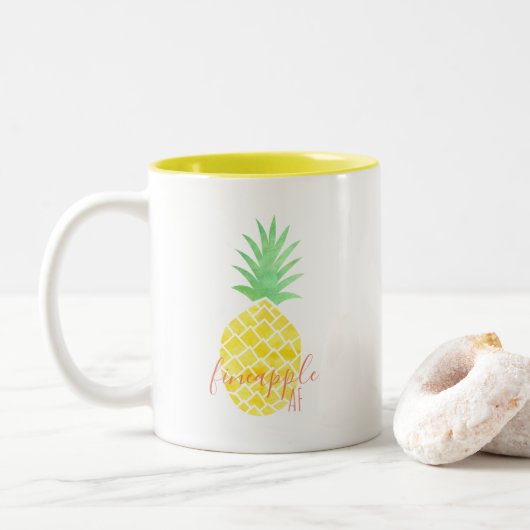 Cute Yellow en Green Waterverf Pineapple AF Tweekleurige Koffiemok (Met donut)
