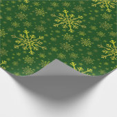 Cute Yellow Gold kerstsnowflakes op groen Cadeaupapier (Hoek)