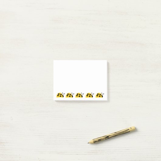 Cute Yellow Ladybug Post-it® Notes (Op bureau)