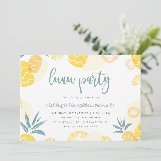 Cute Yellow Pineapple Luau Birthday Party Kaart (Staand voorkant)