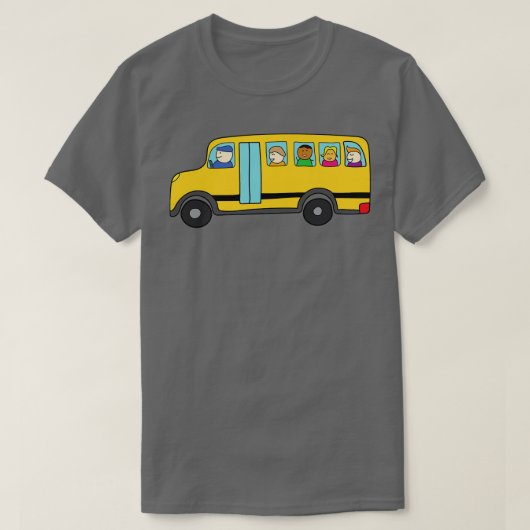 Cute Yellow Schoolbus met gelukkige kinderen T-shirt (Design voorkant)
