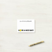 Cute Yellow Smile Face Gepersonaliseerd Post-it® Notes (Op bureau)