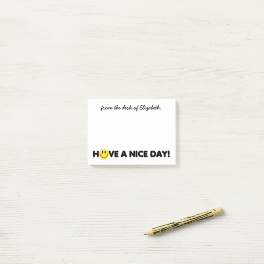 Cute Yellow Smile Face Gepersonaliseerd Post-it® Notes (Op bureau)