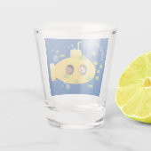 Cute yellow submarine fish cartoon illustration shot glas (Achterkant)