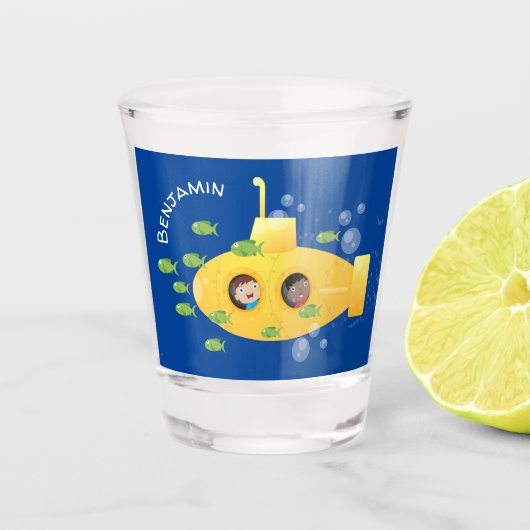 Cute yellow submarine fish cartoon illustration shot glas (Voorkant)