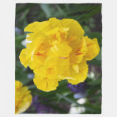 Cute yellow tulips in de tuin fleece deken (Voorkant)