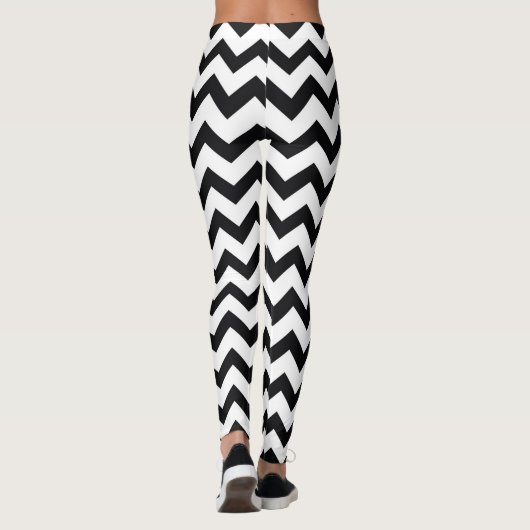 Cute Yoga Black and White Chevron Pattern Leggings (Achterkant)