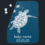 Cute Zee Turtle  Baby Name Birthday Inbakerdoek<br><div class="desc">Voeg wat flair toe aan je babykamer met dit leuke zee schildpad patroon. Hand getekend door mij, voor jou! Je kunt altijd je eigen tekst toevoegen, zoals de naam van de baby en zijn verjaardag. Bekijk mijn winkel voor meer kleuren en patronen, plus accessoires zoals tassen, badmatten, handdoeken, teenslippers, bibs,...</div>