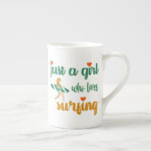 Cute zomers citaat Gewoon een meisje dat van surfe Porselein Kop (Rechts)