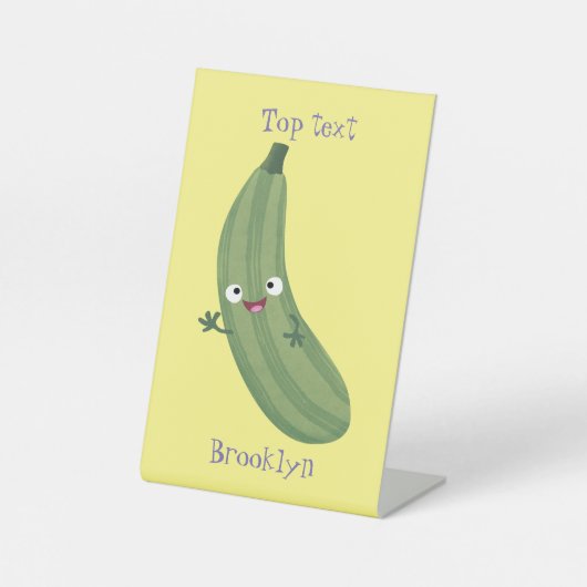 Cute zucchini happy cartoon illustratie reclamebord met voetstuk (Voorkant)
