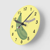 Cute zucchini happy cartoon illustratie ronde klok (Hoek)