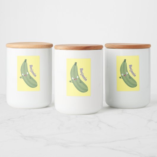 Cute zucchini happy cartoon illustratie voedselcontainer etiket (Flessen)