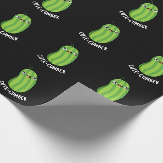 Cutecumber Funny Cucumber Pun Dark BG Cadeaupapier (Hoek)