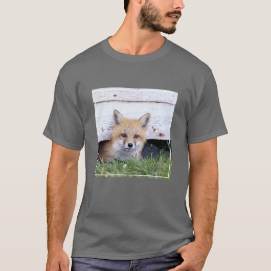 Cutest Baby Animals | Red Fox Kit Peeking T-shirt (Voorkant)