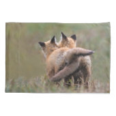Cutest Baby Animals | Red Fox Kits Locking Tails Kussensloop (Achterkant)
