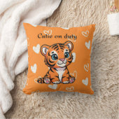 Cutie on Duty Throw Pillow | Adorable Baby Tiger Kussen (Deken)