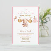 Cutie Pie Bear Girl Baby Shower Invitation Kaart (Staand voorkant)