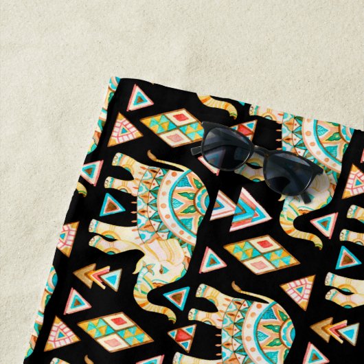 Cutkleurig indianenolifantenpatroon strandlaken (In situ)