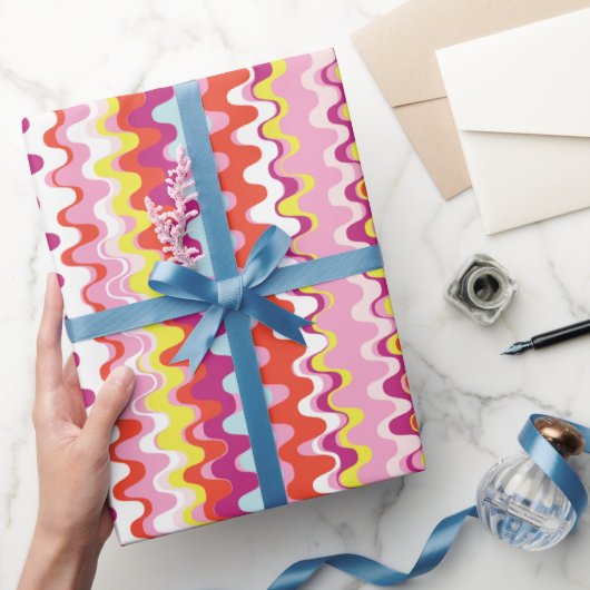 Cutkleurig roze rood abstract golfpatroon cadeaupapier (Geschenken)