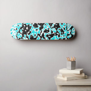 Cyaan- en zwarte zwepen persoonlijk skateboard