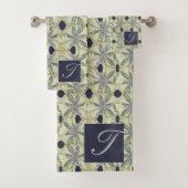 Cyanus Lattice w Navy Blue Bad Handdoek (Insitu)