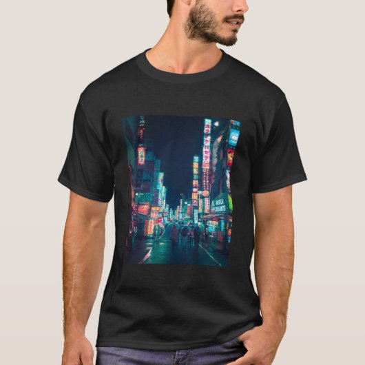 Cyberpunk Shinjuku Glitch Essential T-shirt (Voorkant)