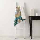 cyclamen blue art nouveau bloem behang sherpa deken (In situ)