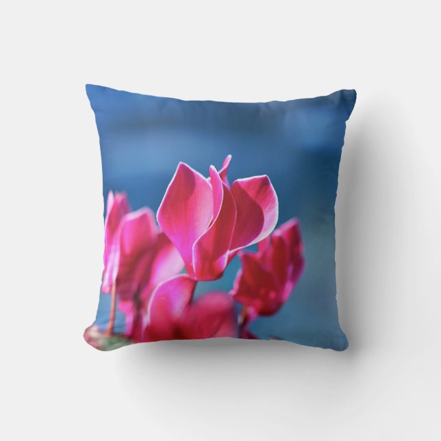 Cyclamen Flower Pillow Kussen (Voorkant)