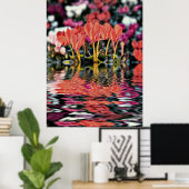 Cyclamen weerspiegelend in water poster (Thuiskantoor)