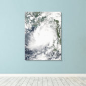 Cyclone Giri beweegt zich aan land over Birma Canvas Afdruk (Insitu (Houten vloer))