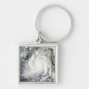 Cyclone Giri beweegt zich aan land over Birma Sleutelhanger