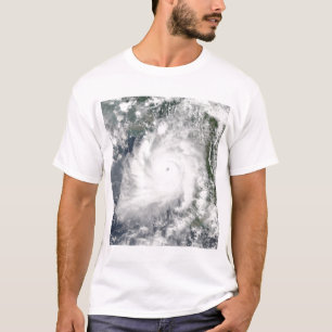 Cyclone Giri beweegt zich aan land over Birma T-shirt