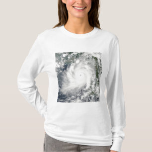 Cyclone Giri beweegt zich aan land over Birma T-shirt
