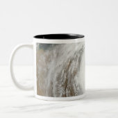 Cyclone Laurence beweegt het hele land Tweekleurige Koffiemok (Links)