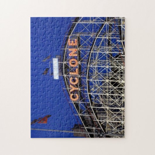 'Cyclone Rollercoaster bij Nacht' Jigsaw Puzzel (Verticaal)