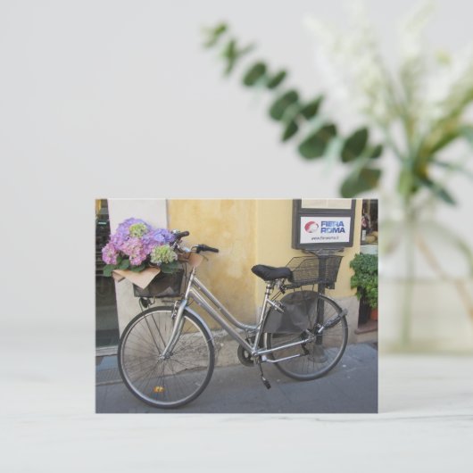 Cyclus met mandje hydrangeas briefkaart (Staand voorkant)