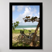 Cyclus tegen bomen poster (Voorkant)