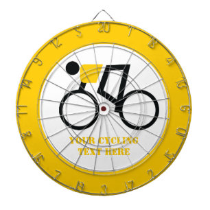 Cyclusrijder die zijn fiets gebruikt dartbord