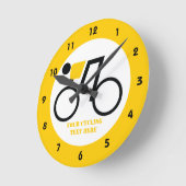 Cyclusrijder die zijn fiets gebruikt ronde klok (Hoek)