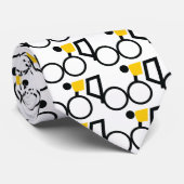 Cyclusrijder die zijn fiets gebruikt stropdas (Opgerold)