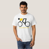 Cyclusrijder die zijn fiets gebruikt t-shirt (Voorkant volledig)