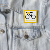 Cyclusrijder die zijn fiets gebruikt vierkante button 5,1 cm (In situ)
