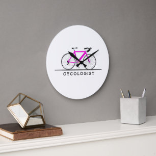 Cycologistische tekst met roze fiets grote klok