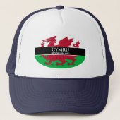 Cymru Sefydlu Ym 1057 Welsh Dragon Flag White Text Trucker Pet (Voorkant)